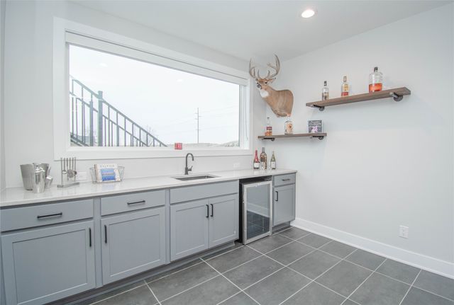 14301 Sutton Drive, Urbandale, IA 50323