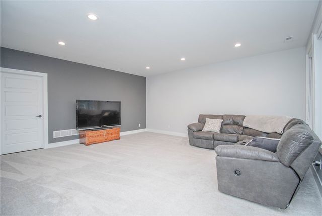 14301 Sutton Drive, Urbandale, IA 50323