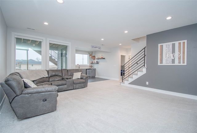 14301 Sutton Drive, Urbandale, IA 50323