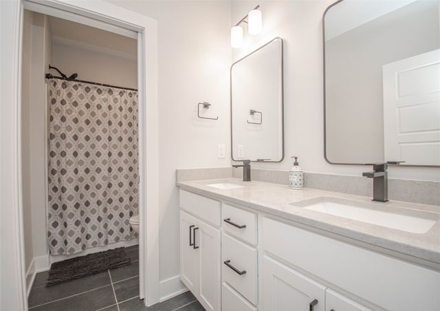 14301 Sutton Drive, Urbandale, IA 50323