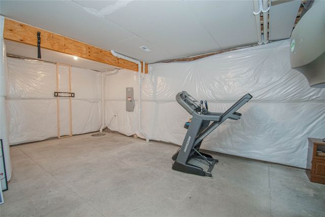 14301 Sutton Drive, Urbandale, IA 50323