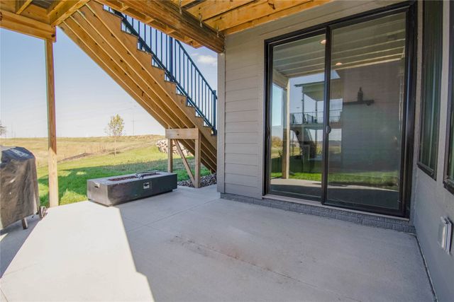 14301 Sutton Drive, Urbandale, IA 50323