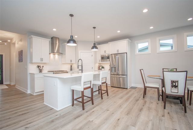 14301 Sutton Drive, Urbandale, IA 50323