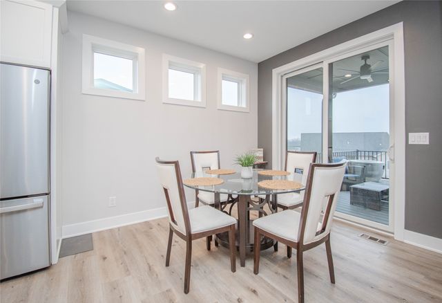 14301 Sutton Drive, Urbandale, IA 50323