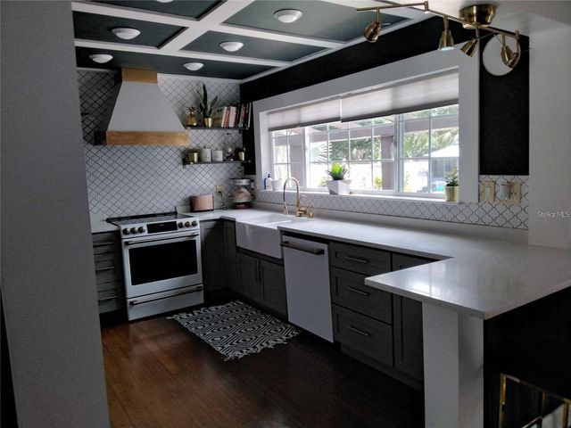 6332 11TH AVENUE S, Gulfport, FL 33707