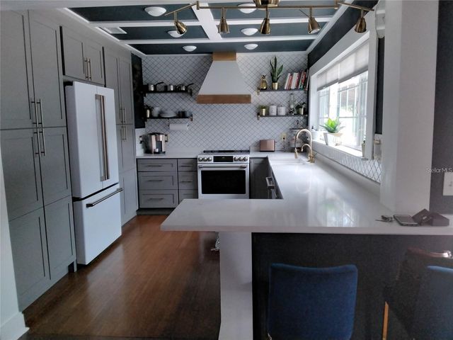 6332 11TH AVENUE S, Gulfport, FL 33707