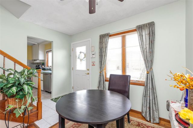 31 Steven Street, Plainview, NY 11803