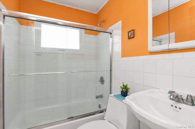 31 Steven Street, Plainview, NY 11803