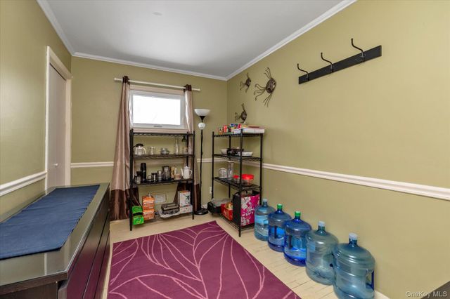 31 Steven Street, Plainview, NY 11803