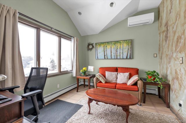 31 Steven Street, Plainview, NY 11803