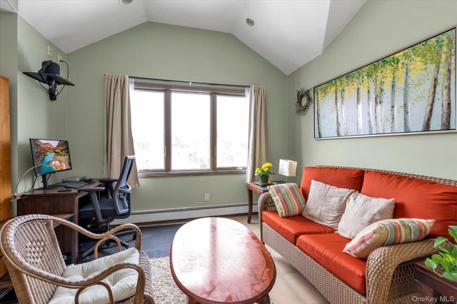 31 Steven Street, Plainview, NY 11803