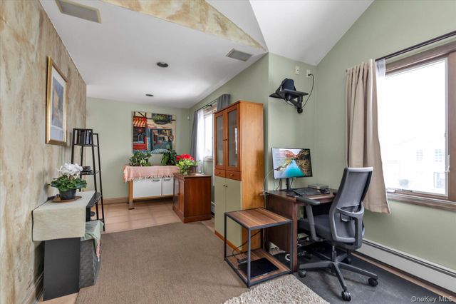 31 Steven Street, Plainview, NY 11803