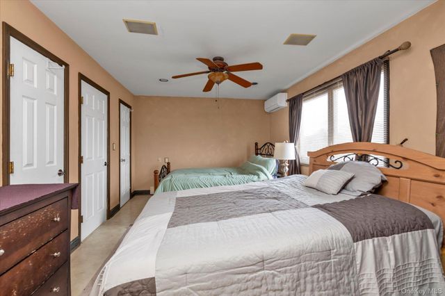 31 Steven Street, Plainview, NY 11803