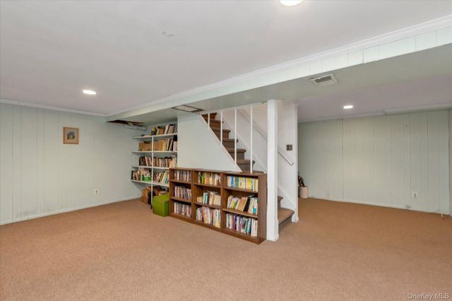 31 Steven Street, Plainview, NY 11803