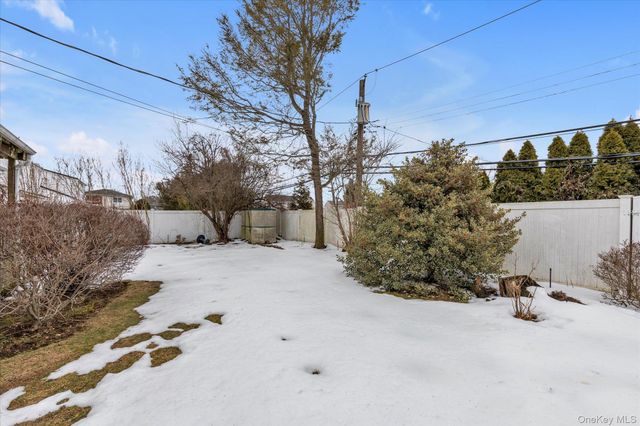 31 Steven Street, Plainview, NY 11803