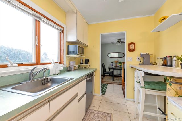 31 Steven Street, Plainview, NY 11803