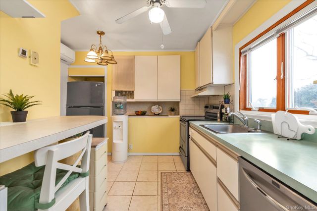 31 Steven Street, Plainview, NY 11803