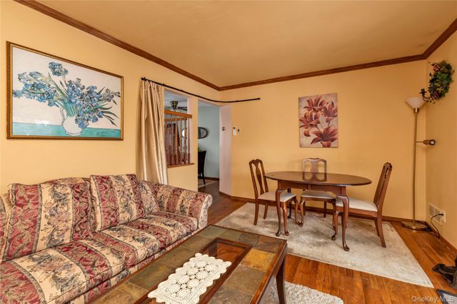 31 Steven Street, Plainview, NY 11803