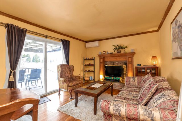 31 Steven Street, Plainview, NY 11803