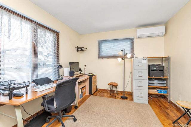 31 Steven Street, Plainview, NY 11803