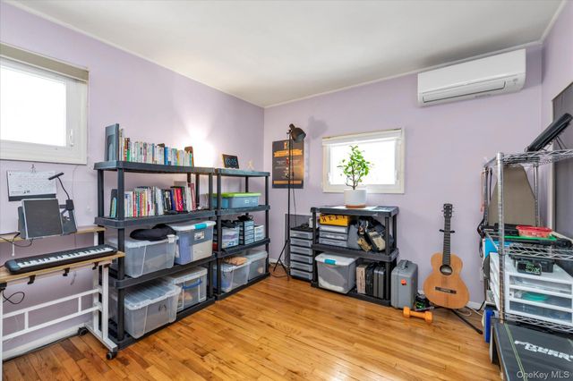 31 Steven Street, Plainview, NY 11803