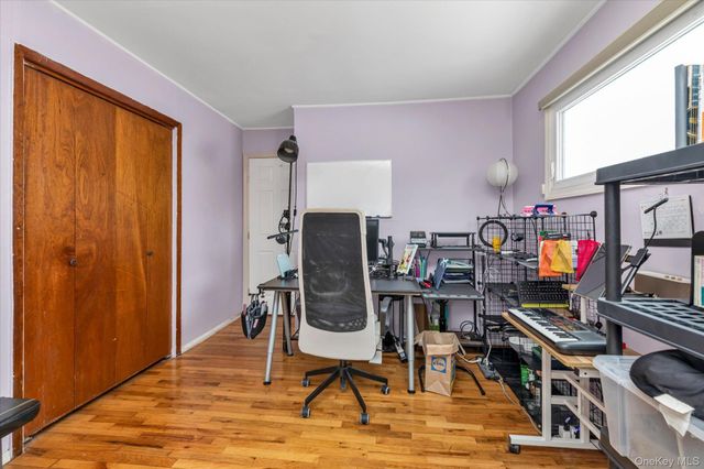 31 Steven Street, Plainview, NY 11803