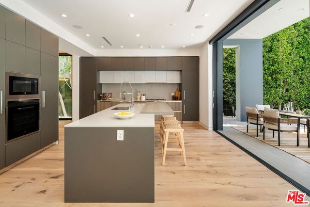 637 N Crescent Heights Boulevard, Los Angeles, CA 90048