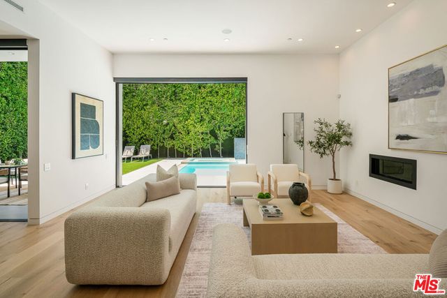 637 N Crescent Heights Boulevard, Los Angeles, CA 90048