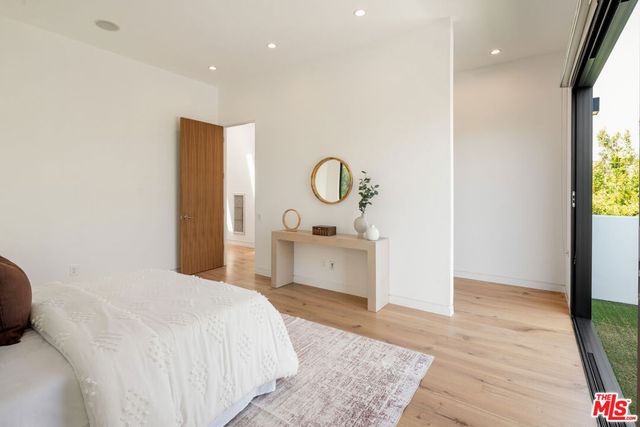 637 N Crescent Heights Boulevard, Los Angeles, CA 90048