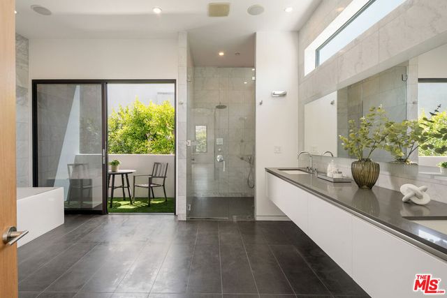 637 N Crescent Heights Boulevard, Los Angeles, CA 90048