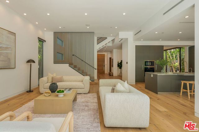 637 N Crescent Heights Boulevard, Los Angeles, CA 90048
