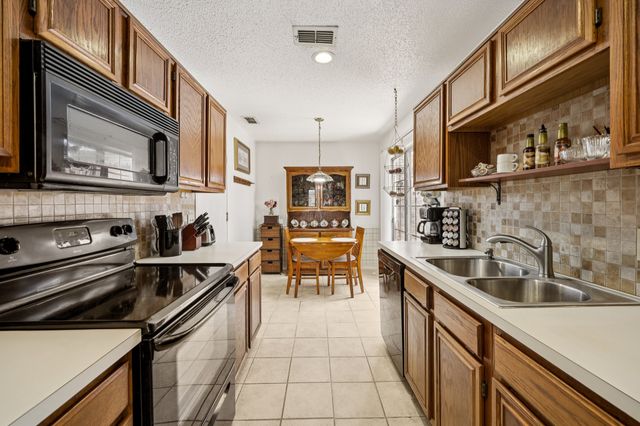 911 Sanders Drive, Duncanville, TX 75137
