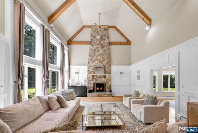739 Shoshone Trail, Franklin Lakes, NJ 07417