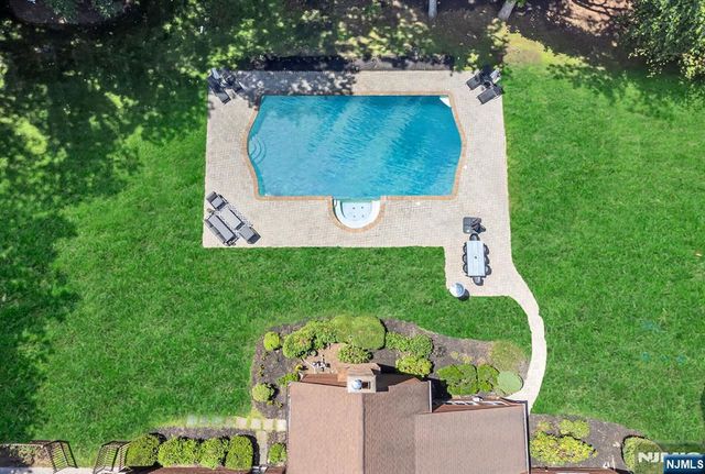 739 Shoshone Trail, Franklin Lakes, NJ 07417