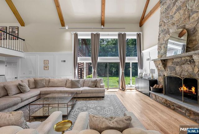 739 Shoshone Trail, Franklin Lakes, NJ 07417