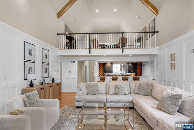 739 Shoshone Trail, Franklin Lakes, NJ 07417