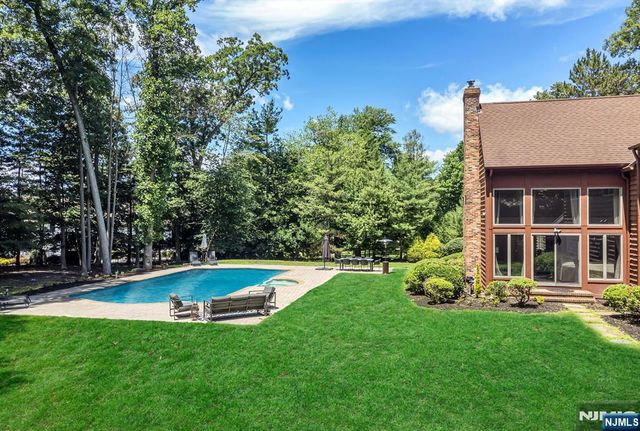 739 Shoshone Trail, Franklin Lakes, NJ 07417