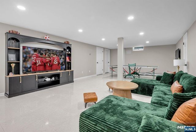 739 Shoshone Trail, Franklin Lakes, NJ 07417