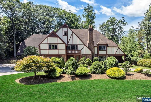 739 Shoshone Trail, Franklin Lakes, NJ 07417