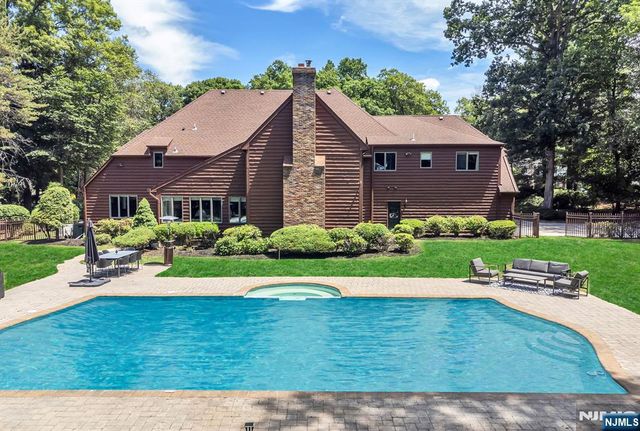 739 Shoshone Trail, Franklin Lakes, NJ 07417