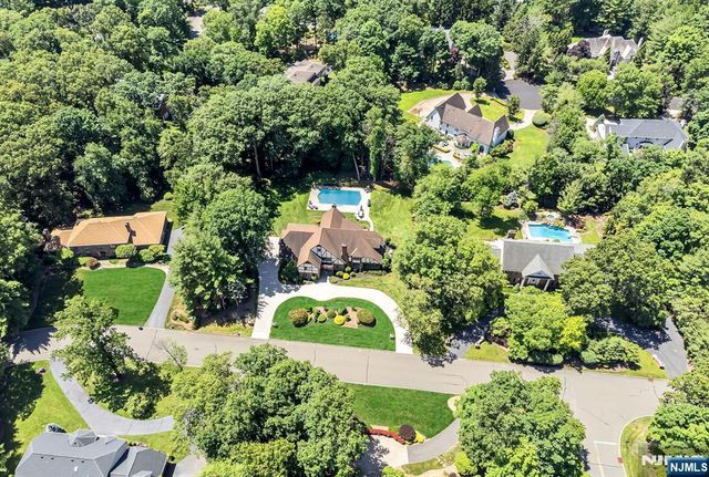 739 Shoshone Trail, Franklin Lakes, NJ 07417