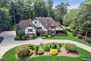 739 Shoshone Trail, Franklin Lakes, NJ 07417