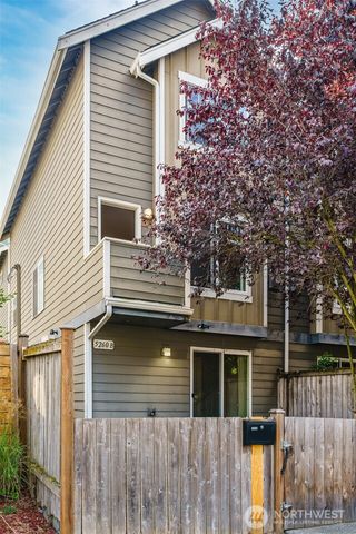 5260 Brooklyn Avenue NE, Seattle, WA 98105