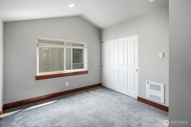 5260 Brooklyn Avenue NE, Seattle, WA 98105