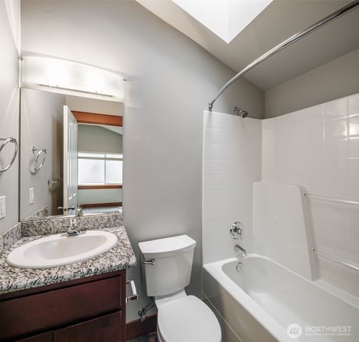 5260 Brooklyn Avenue NE, Seattle, WA 98105