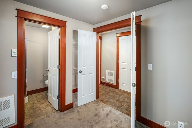 5260 Brooklyn Avenue NE, Seattle, WA 98105