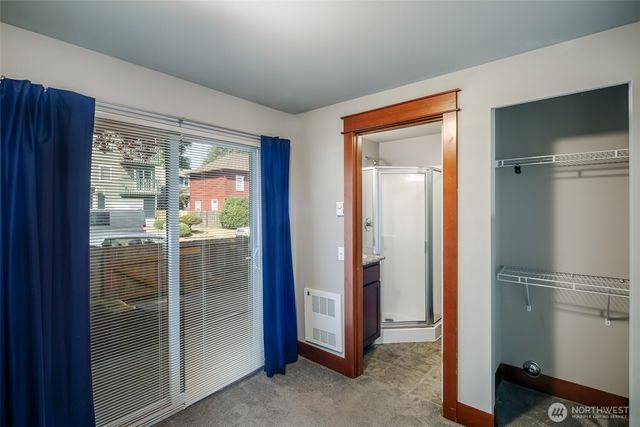 5260 Brooklyn Avenue NE, Seattle, WA 98105