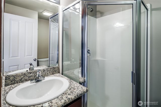5260 Brooklyn Avenue NE, Seattle, WA 98105