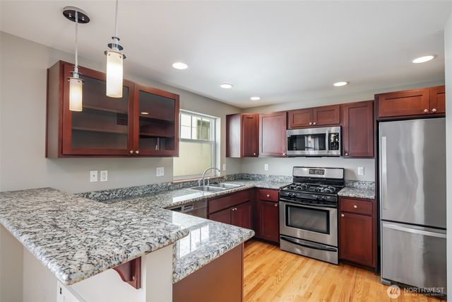 5260 Brooklyn Avenue NE, Seattle, WA 98105