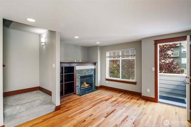 5260 Brooklyn Avenue NE, Seattle, WA 98105